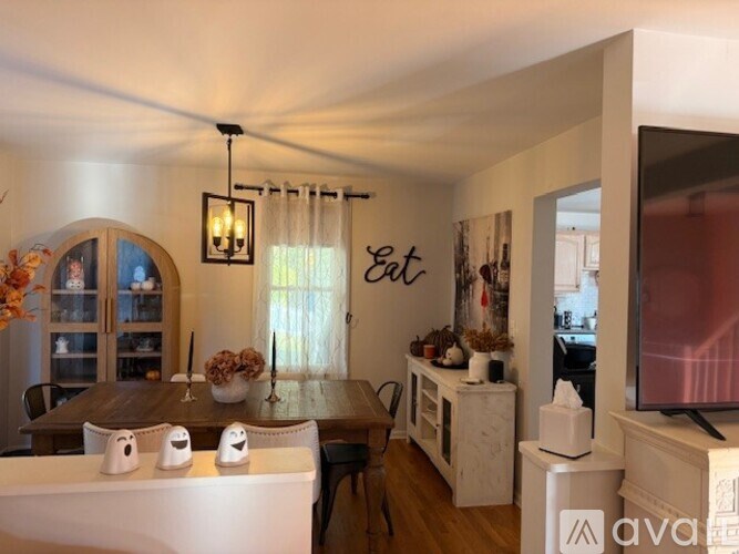 Source URL: https://prod-avail.s3.amazonaws.com/public_images/41515137/listing/09.jpg