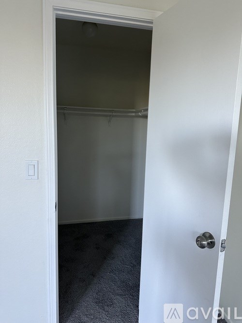 Source URL: https://prod-avail.s3.amazonaws.com/public_images/41509510/listing/IMG_3382.jpg