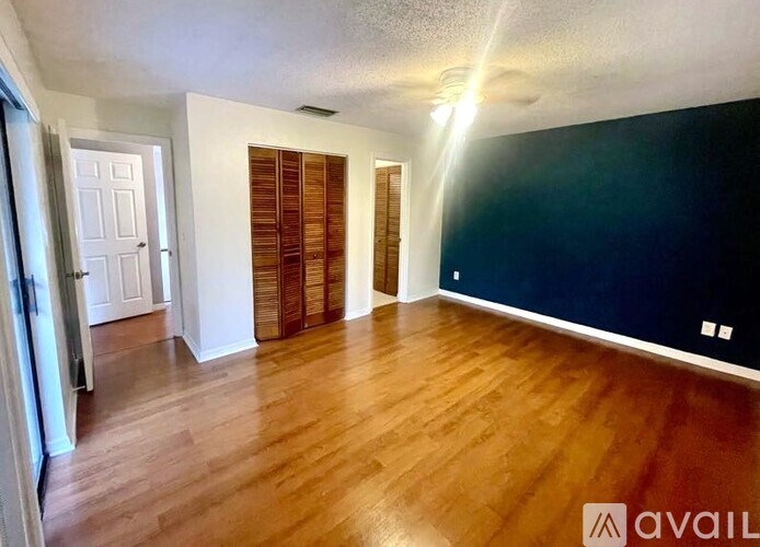 Source URL: https://prod-avail.s3.amazonaws.com/public_images/41509036/listing/blue_room_from_far_corner.jpg