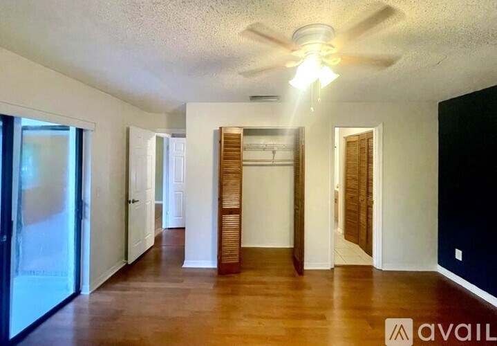 Source URL: https://prod-avail.s3.amazonaws.com/public_images/41509033/listing/blue_room.jpg