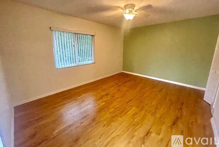 Source URL: https://prod-avail.s3.amazonaws.com/public_images/41509032/listing/green_room_from_door.jpg