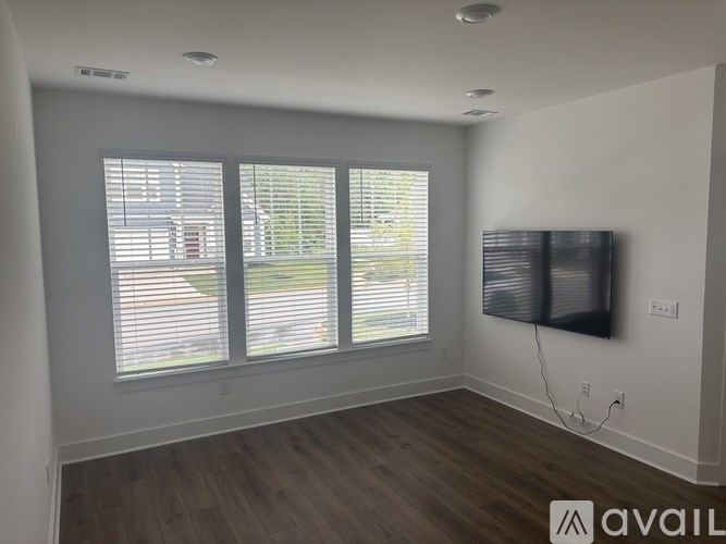 Source URL: https://prod-avail.s3.amazonaws.com/public_images/41508971/listing/IMG_2650.jpeg