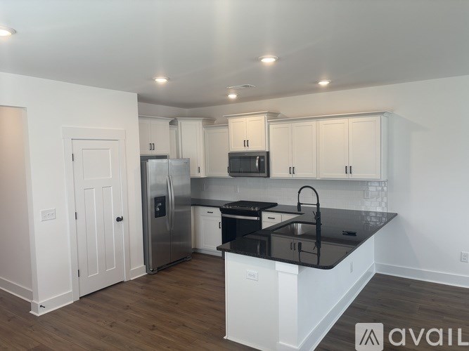 Source URL: https://prod-avail.s3.amazonaws.com/public_images/41508959/listing/IMG_2653.jpeg