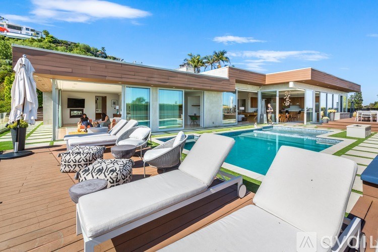 Source URL: https://prod-avail.s3.amazonaws.com/public_images/41508901/listing/19.jpg