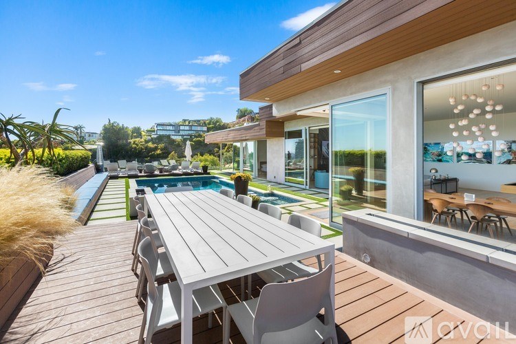 Source URL: https://prod-avail.s3.amazonaws.com/public_images/41508923/listing/25.jpg