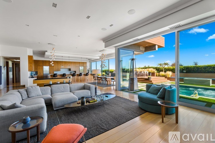 Source URL: https://prod-avail.s3.amazonaws.com/public_images/41508921/listing/30.jpg