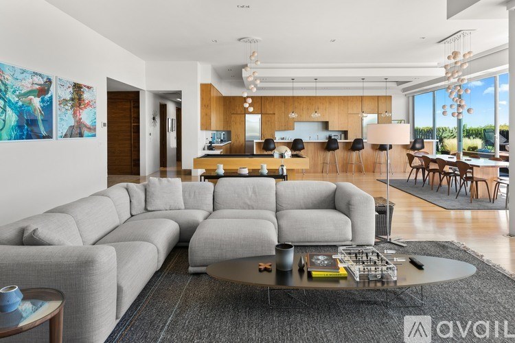 Source URL: https://prod-avail.s3.amazonaws.com/public_images/41508940/listing/31.jpg