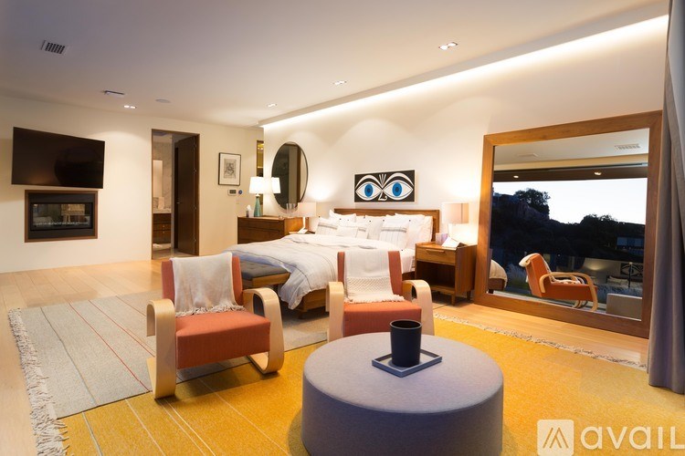 Source URL: https://prod-avail.s3.amazonaws.com/public_images/41508883/listing/7.jpg