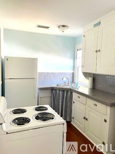 Source URL: https://prod-avail.s3.amazonaws.com/public_images/41508628/listing/kitchen.jpg