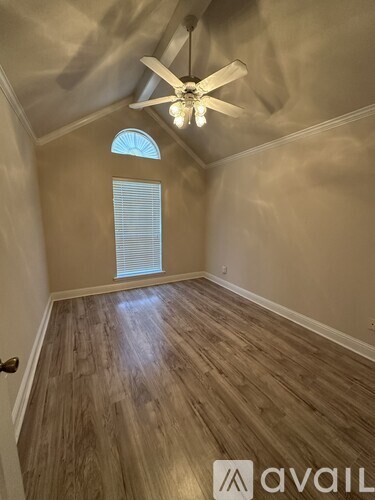 Source URL: https://prod-avail.s3.amazonaws.com/public_images/41492824/listing/Bedroom1.jpg