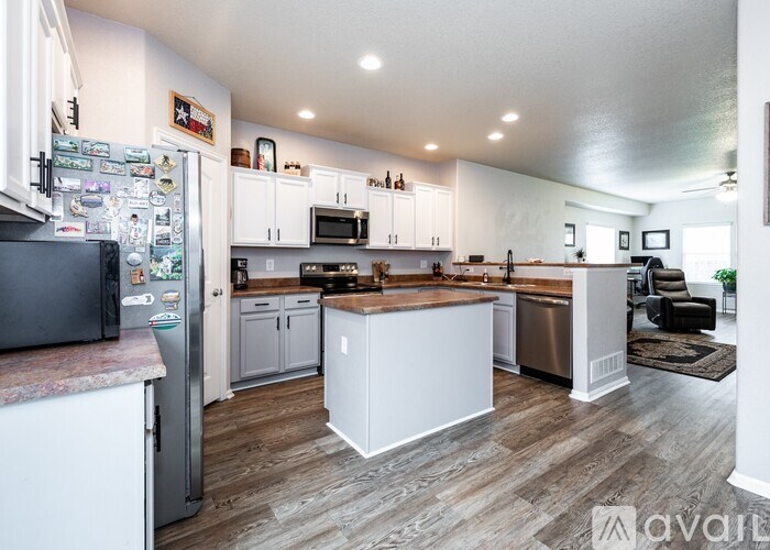 Source URL: https://prod-avail.s3.amazonaws.com/public_images/41508788/listing/Pilgrimage_Road_6351-24.jpg