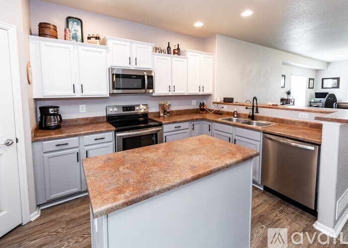 Source URL: https://prod-avail.s3.amazonaws.com/public_images/41508787/listing/Pilgrimage_Road_6351-17.jpg