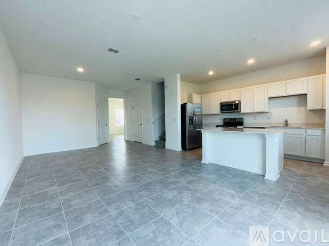 Source URL: https://prod-avail.s3.amazonaws.com/public_images/41508204/listing/WhatsApp_Image_2025-10-23_at_10.52.11_AM_(4).jpeg