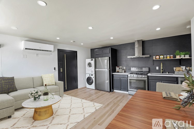 Source URL: https://prod-avail.s3.amazonaws.com/public_images/41508173/listing/original_(44).jpg