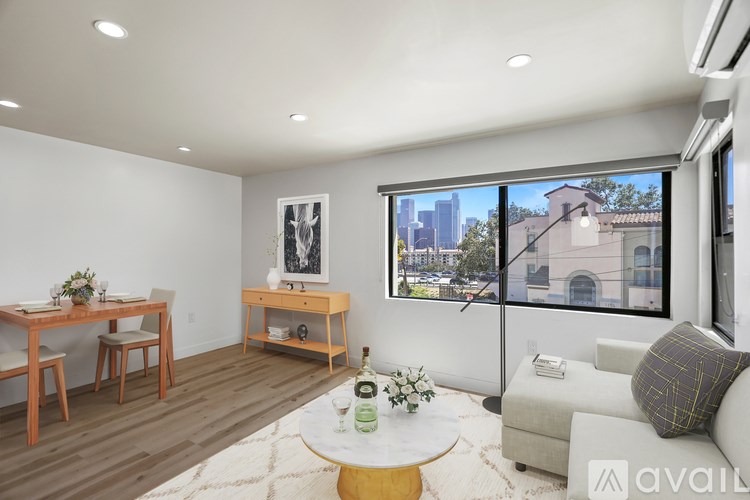 Source URL: https://prod-avail.s3.amazonaws.com/public_images/41508186/listing/original_(3).jpg