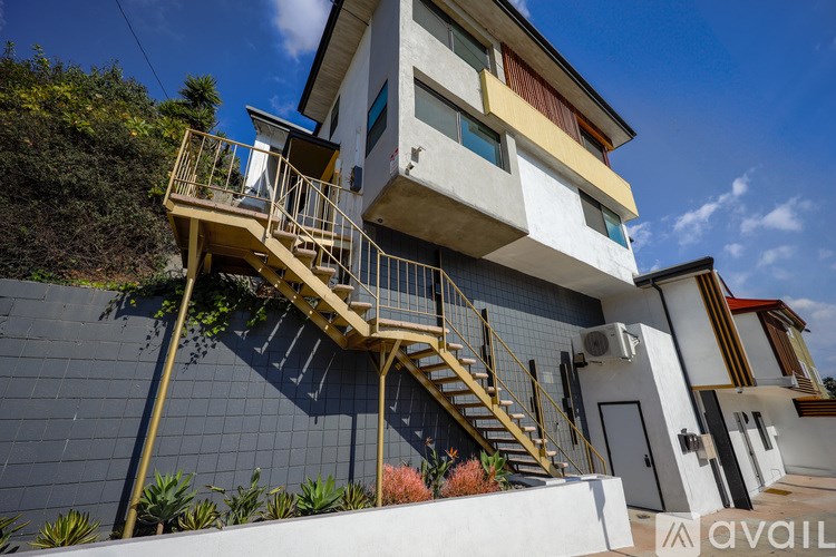 Source URL: https://prod-avail.s3.amazonaws.com/public_images/41508213/listing/original_(20).jpg