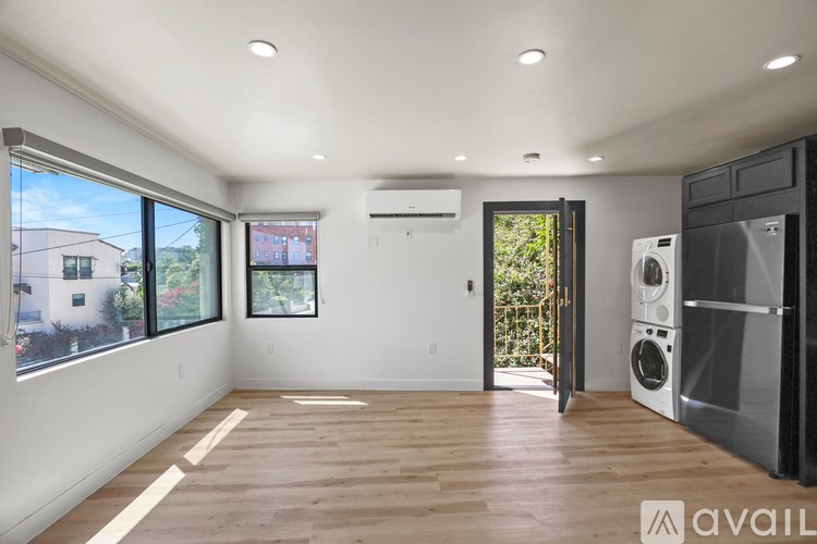 Source URL: https://prod-avail.s3.amazonaws.com/public_images/41508179/listing/original_(6).jpg