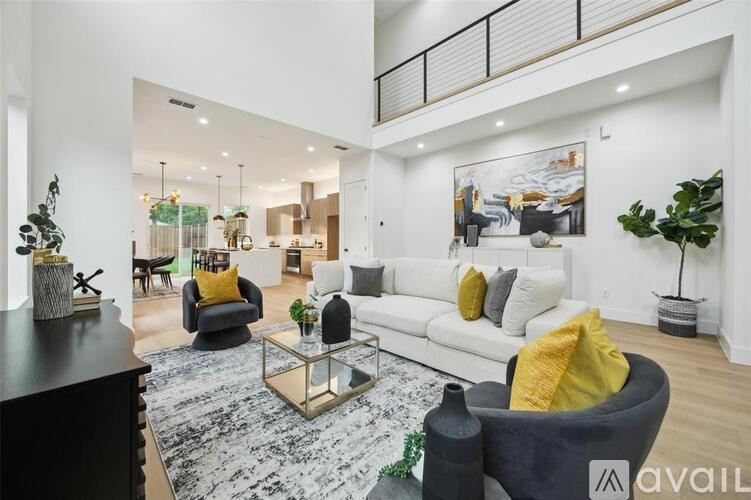 Source URL: https://prod-avail.s3.amazonaws.com/public_images/41507576/listing/21054673_2_0.jpg