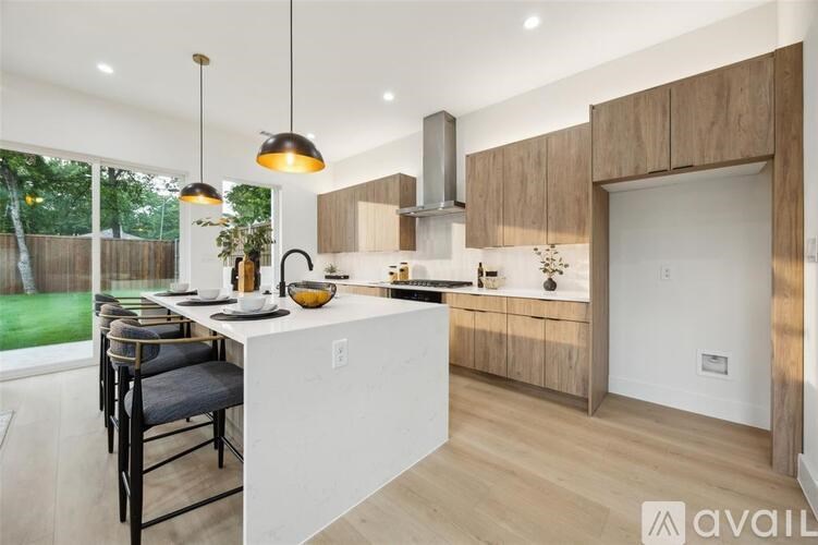 Source URL: https://prod-avail.s3.amazonaws.com/public_images/41507577/listing/21054673_3_0.jpg