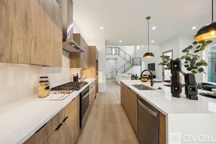 Source URL: https://prod-avail.s3.amazonaws.com/public_images/41507578/listing/21054673_5_0.jpg