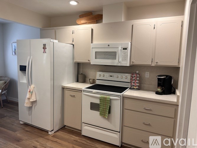 Source URL: https://prod-avail.s3.amazonaws.com/public_images/41507349/listing/IMG_2436.jpeg