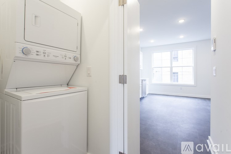 Source URL: https://prod-avail.s3.amazonaws.com/public_images/41507311/listing/1154_S_Sydenham_Street24.jpg