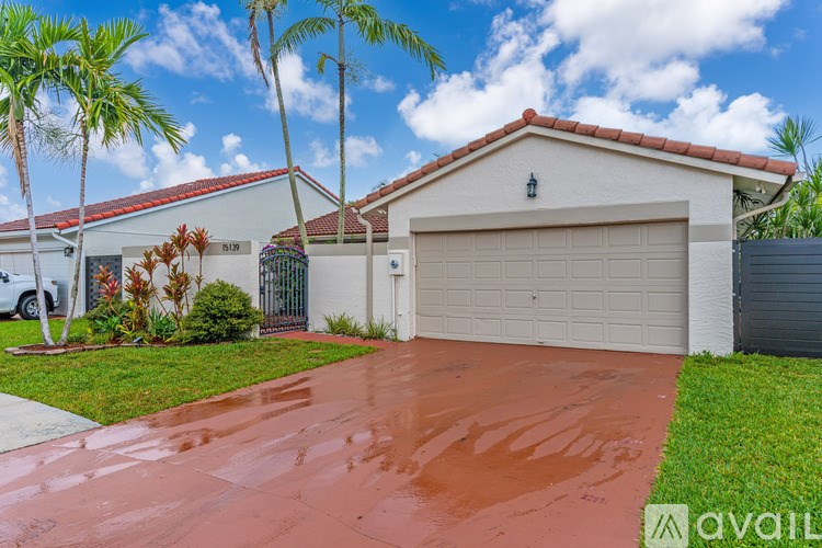 Source URL: https://prod-avail.s3.amazonaws.com/public_images/41507247/listing/15139SW92nd-3.jpg