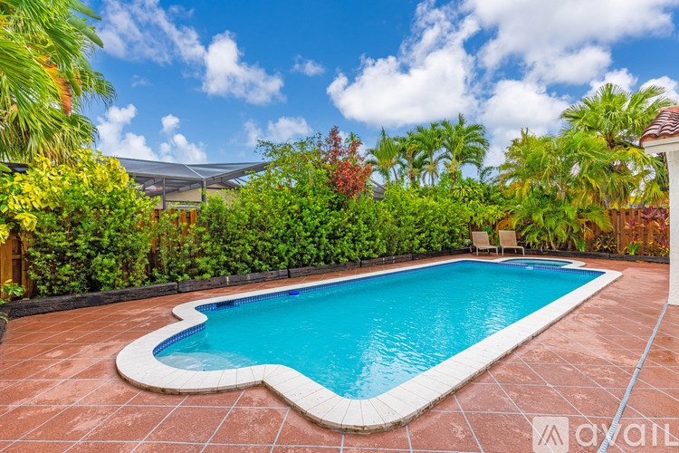 Source URL: https://prod-avail.s3.amazonaws.com/public_images/41507337/listing/15139SW92nd-11.jpg