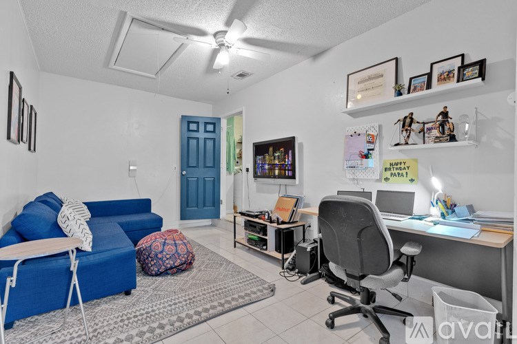 Source URL: https://prod-avail.s3.amazonaws.com/public_images/41507306/listing/15139SW92nd-31.jpg