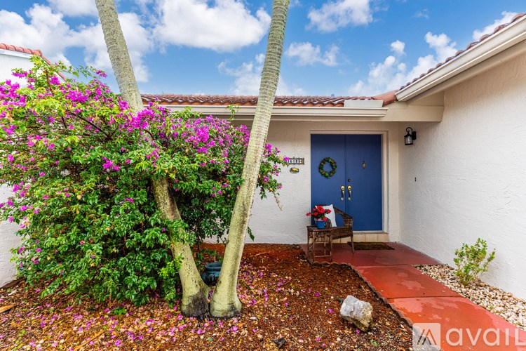 Source URL: https://prod-avail.s3.amazonaws.com/public_images/41507310/listing/15139SW92nd-5.jpg