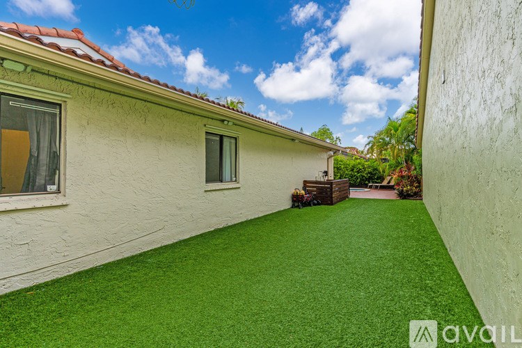 Source URL: https://prod-avail.s3.amazonaws.com/public_images/41507249/listing/15139SW92nd-6.jpg