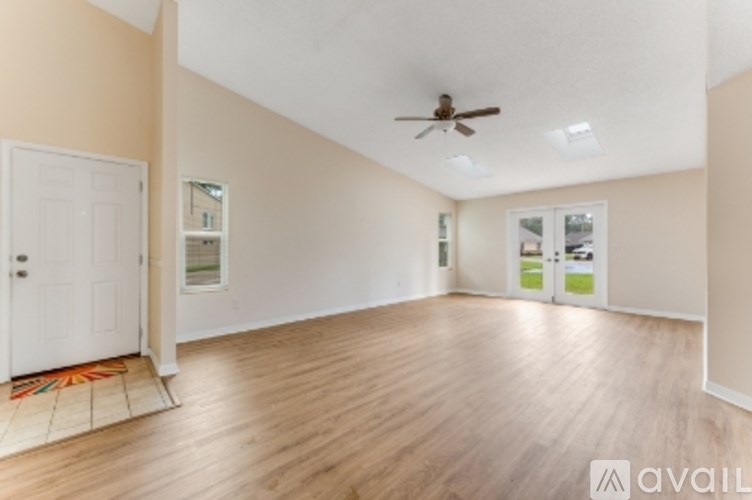 Source URL: https://prod-avail.s3.amazonaws.com/public_images/41507228/listing/23f362b9-68db-4c66-adaf-461a51a75313.jpg