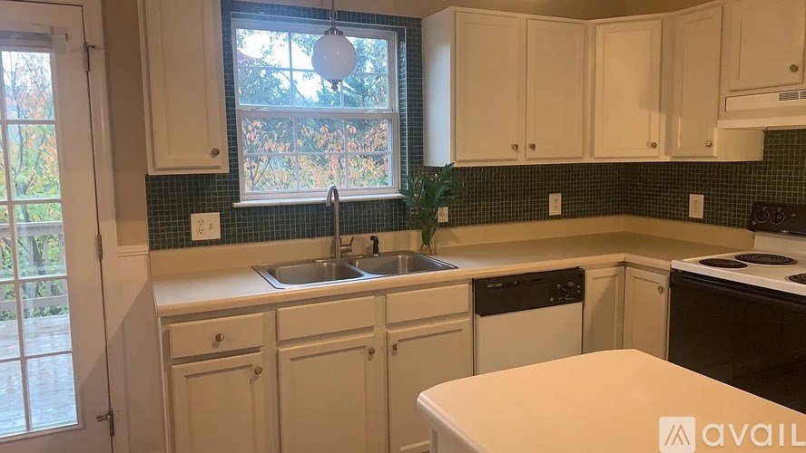 Source URL: https://prod-avail.s3.amazonaws.com/public_images/41506753/listing/26.1bef22a556059f4142a713bdc2e72981-uncropped_scaled_within_1536_1152-ezgif.com-webp-to-jpg-converter.jpg