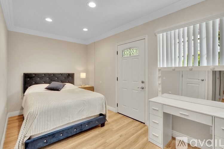 Source URL: https://prod-avail.s3.amazonaws.com/public_images/41506659/listing/1826_N_Berendo_Street-33_(1).jpg