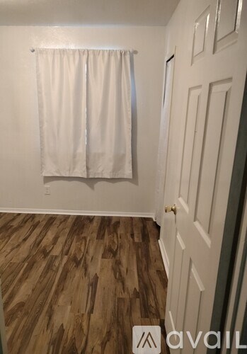 Source URL: https://prod-avail.s3.amazonaws.com/public_images/41504935/listing/8._2nd_Bedroom_Closet_and_Window.jpg