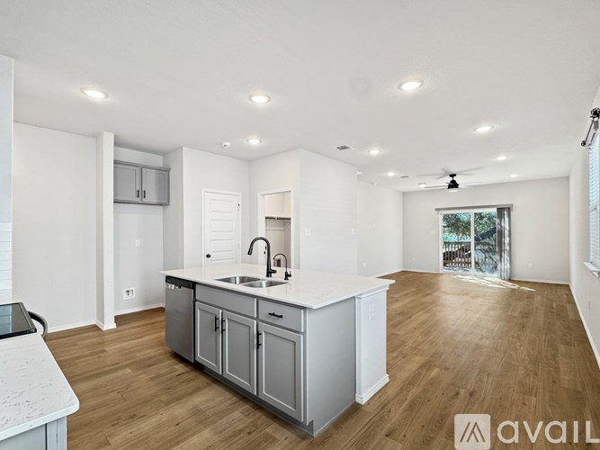 Source URL: https://prod-avail.s3.amazonaws.com/public_images/41507444/listing/7.jpg