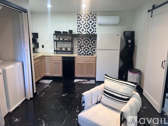 Source URL: https://prod-avail.s3.amazonaws.com/public_images/41508618/listing/IMG_6327.jpeg