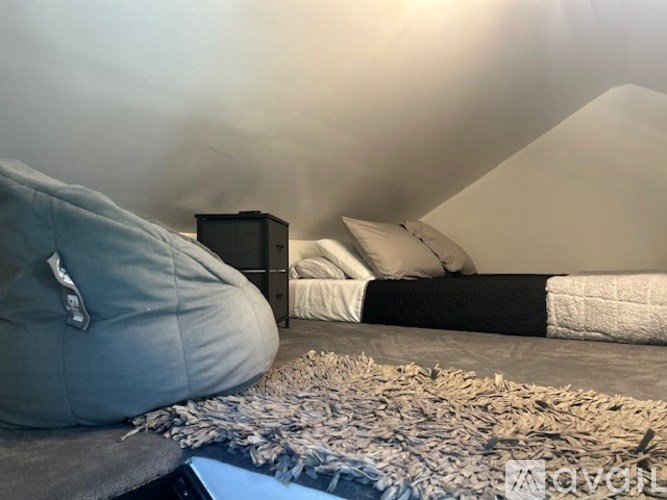 Source URL: https://prod-avail.s3.amazonaws.com/public_images/41508617/listing/IMG_6320.jpeg