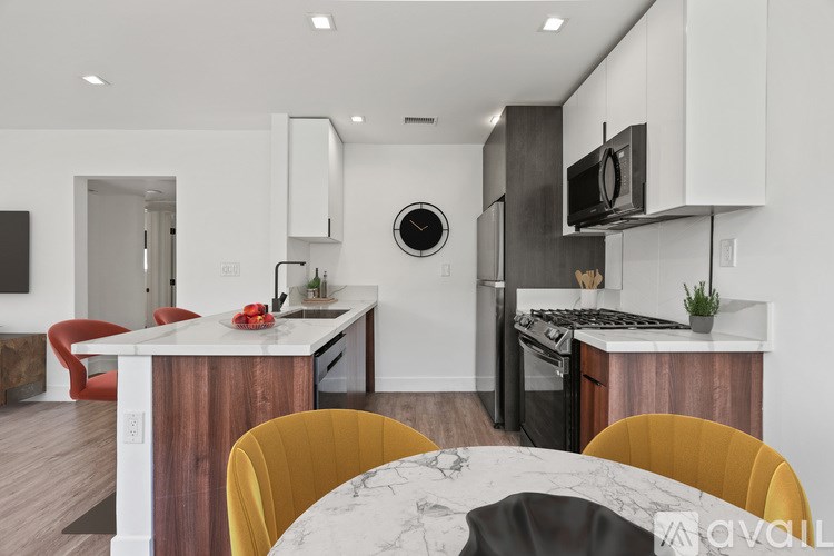 Source URL: https://prod-avail.s3.amazonaws.com/public_images/41503756/listing/original_(11).jpg