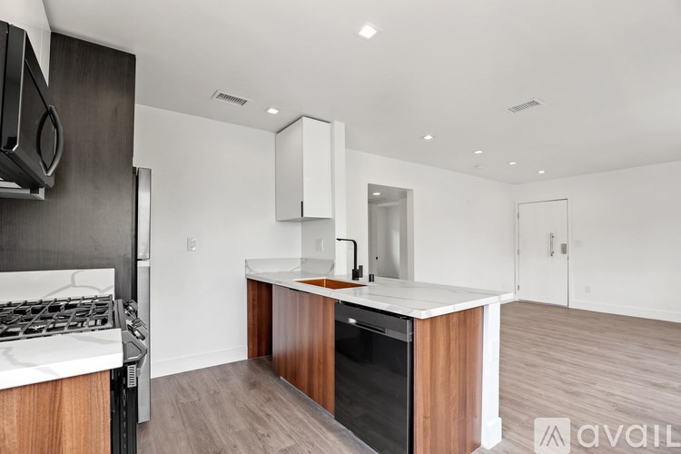 Source URL: https://prod-avail.s3.amazonaws.com/public_images/41503761/listing/original_(12).jpg