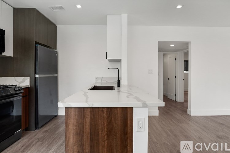 Source URL: https://prod-avail.s3.amazonaws.com/public_images/41503762/listing/original_(13).jpg