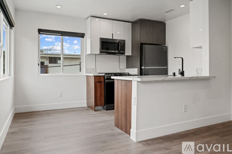 Source URL: https://prod-avail.s3.amazonaws.com/public_images/41503770/listing/original_(14).jpg