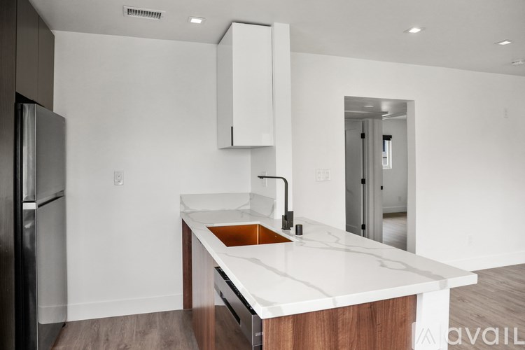 Source URL: https://prod-avail.s3.amazonaws.com/public_images/41503773/listing/original_(15).jpg