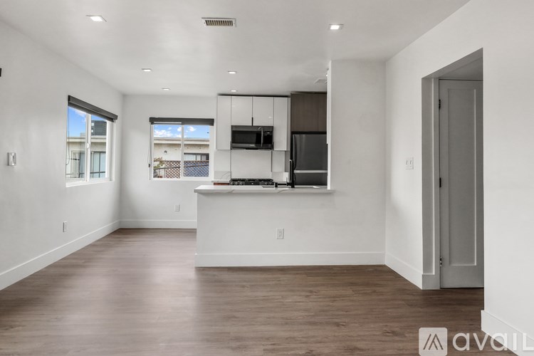 Source URL: https://prod-avail.s3.amazonaws.com/public_images/41503776/listing/original_(18).jpg