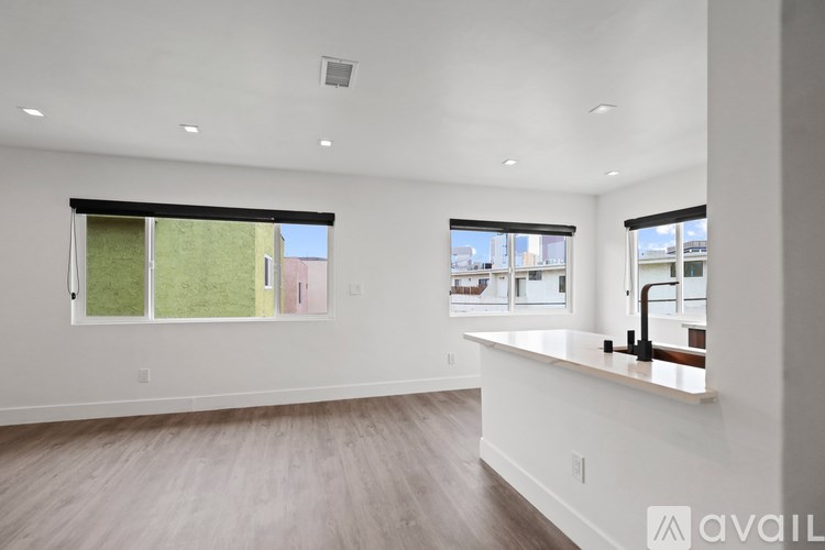 Source URL: https://prod-avail.s3.amazonaws.com/public_images/41503779/listing/original_(21).jpg