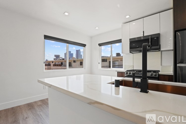 Source URL: https://prod-avail.s3.amazonaws.com/public_images/41503749/listing/original_(5).jpg