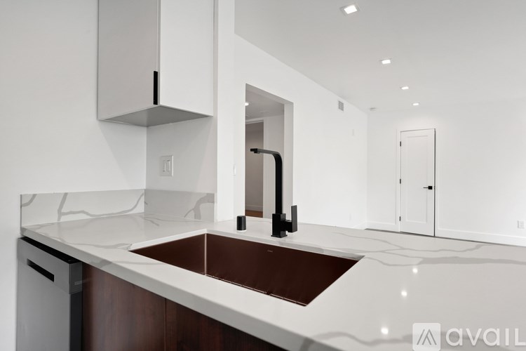 Source URL: https://prod-avail.s3.amazonaws.com/public_images/41503751/listing/original_(7).jpg