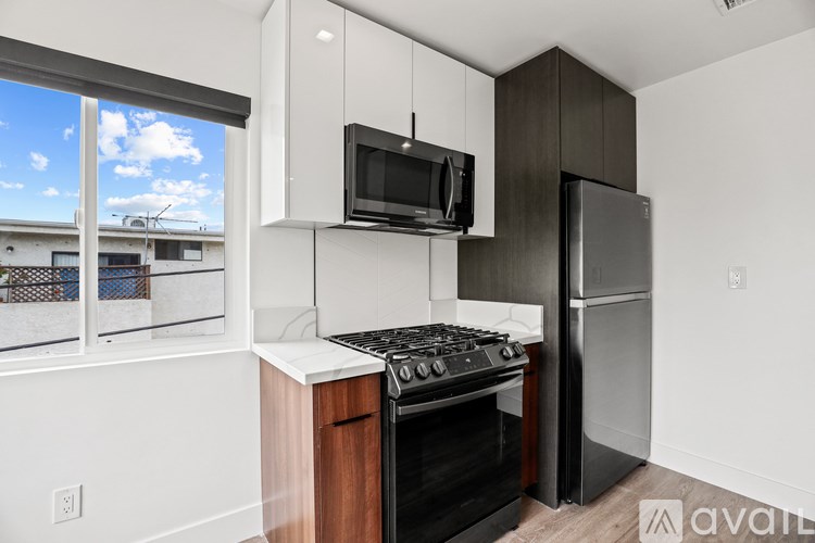 Source URL: https://prod-avail.s3.amazonaws.com/public_images/41503753/listing/original_(9).jpg