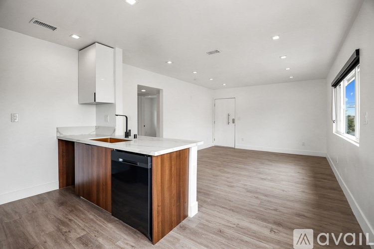 Source URL: https://prod-avail.s3.amazonaws.com/public_images/41503755/listing/original_(10).jpg