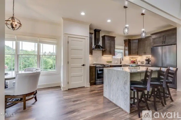 Source URL: https://prod-avail.s3.amazonaws.com/public_images/41498535/listing/Shadyside_2.jpg